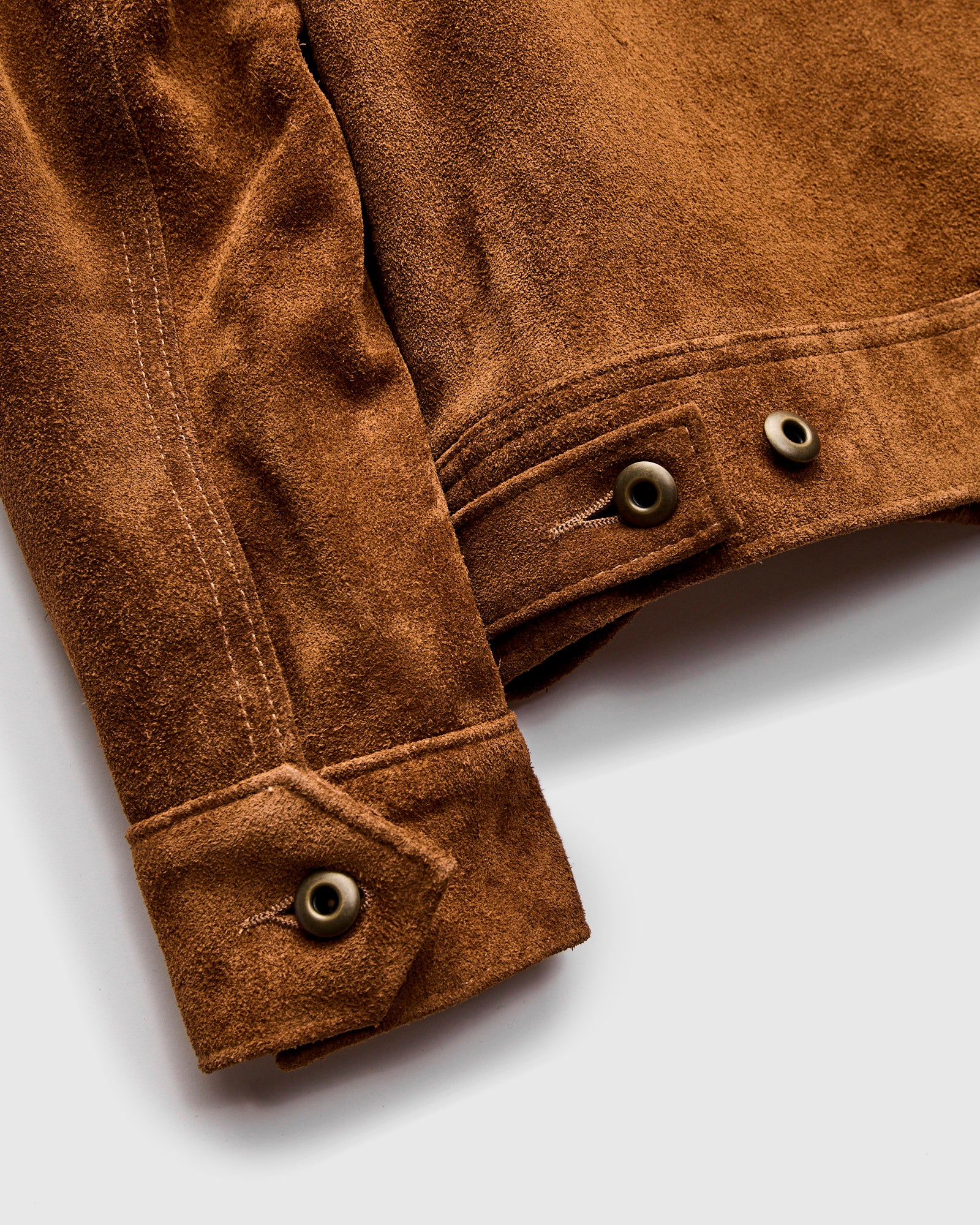 375 Rough Out Cowhide Trucker Jacket in Saddle - Image 8