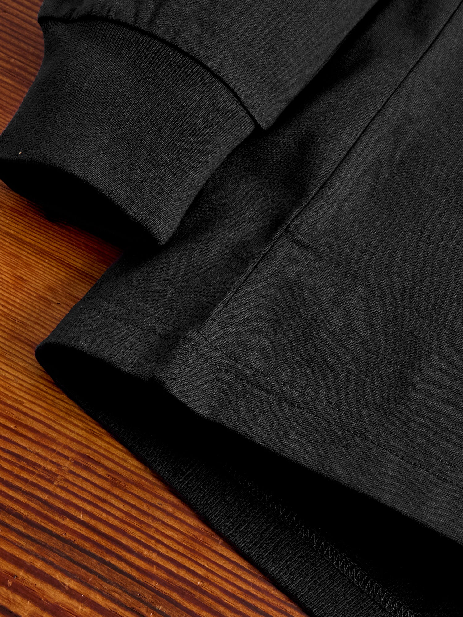 40/2 Long Sleeve Pocket T-Shirt in Black - Image 6