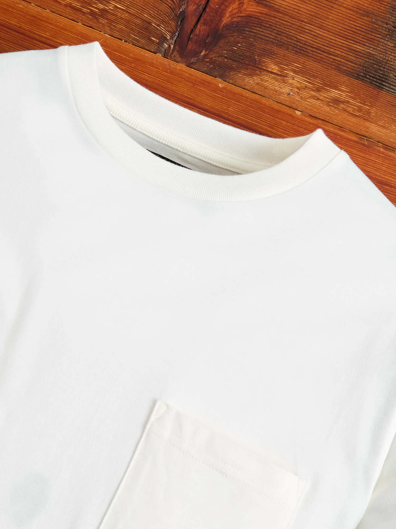40/2 Long Sleeve Pocket T-Shirt in White - Image 4