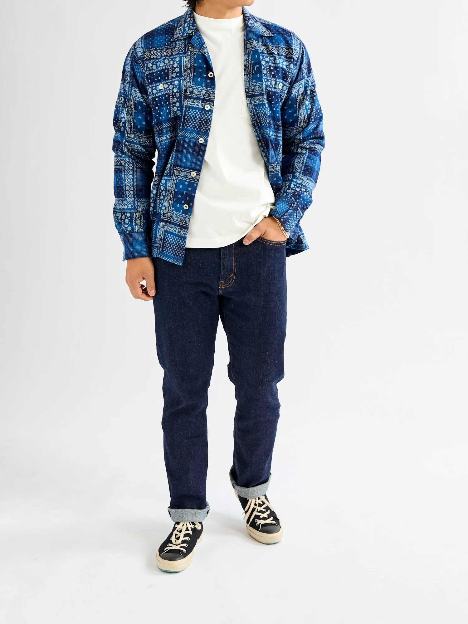 40/2 Long Sleeve Pocket T-Shirt in White - Image 7