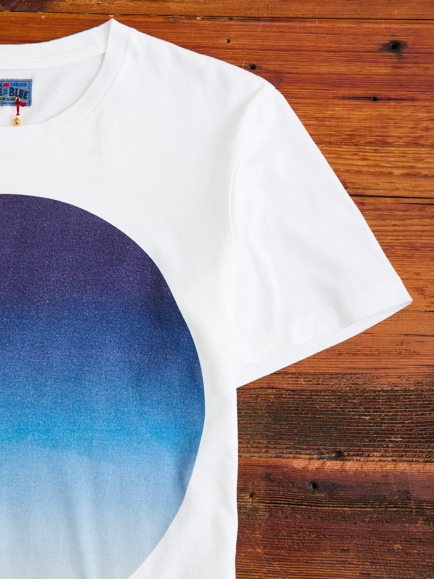 Big Circle T-Shirt in Blue Gradient - Image 5