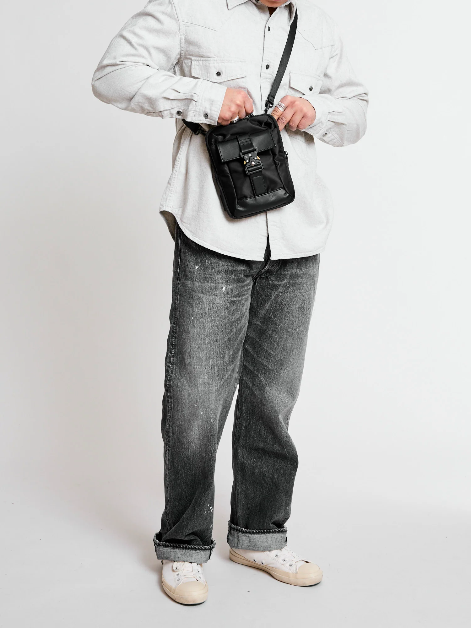 Confi Shoulder Bag in Black - Image 10