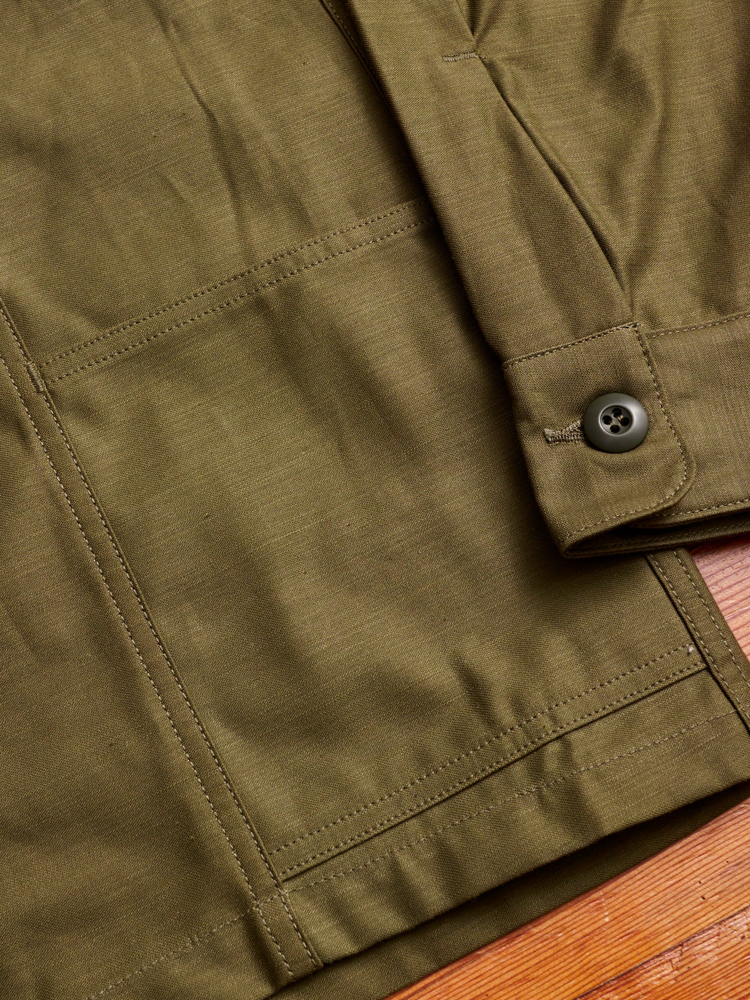 Gardener Half Overshirt in Olive Military Satin - Image 8