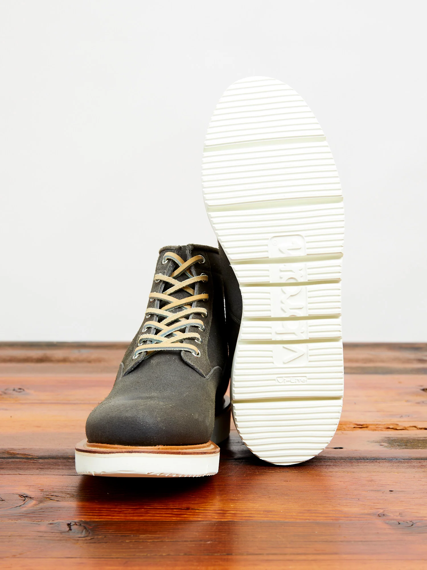 Glacier Boot 2030 in Waxed Anthracite - Image 2