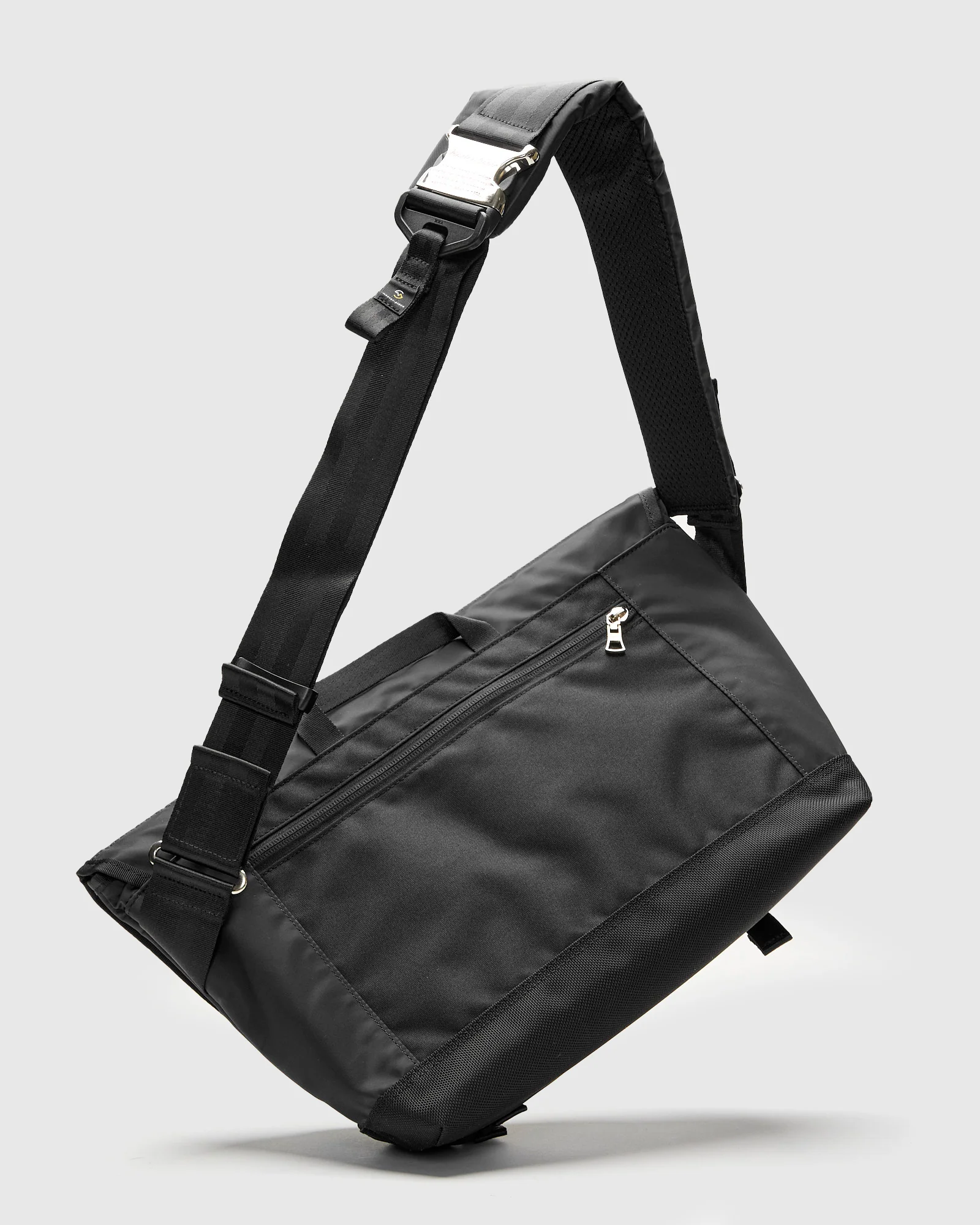Lightning V2 Messenger Bag in Black - Image 3