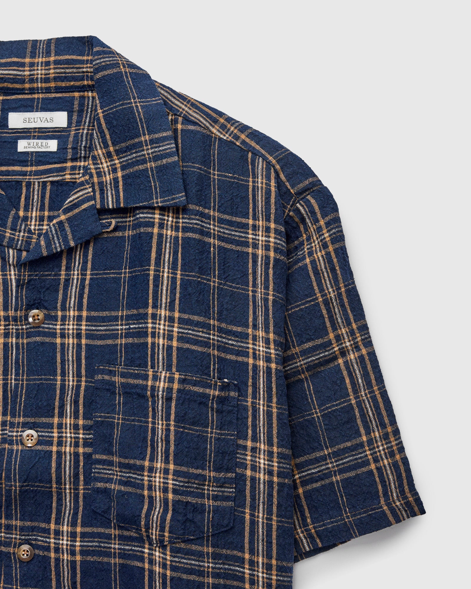 Linen Vacation Shirt in Navy - Image 4