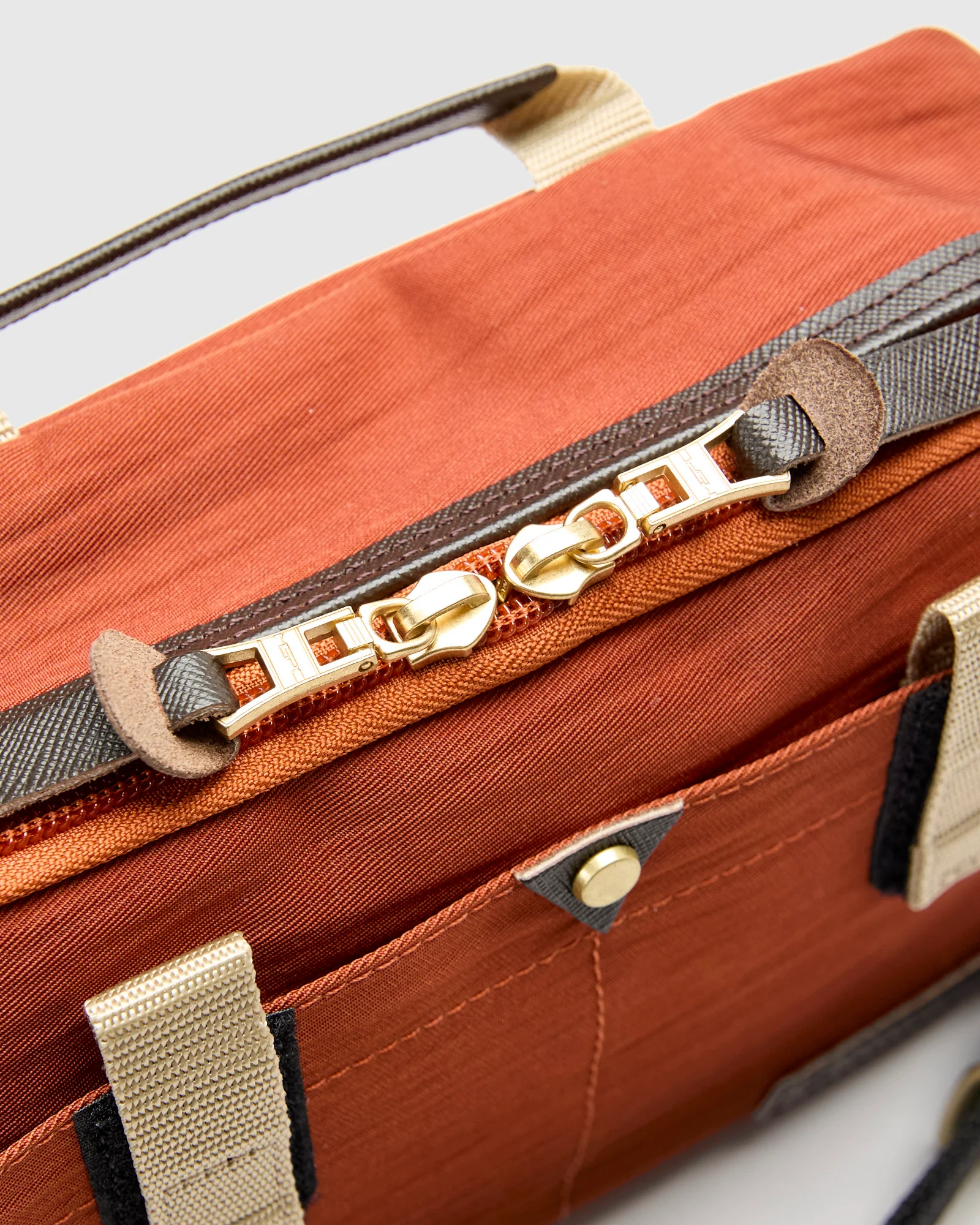Link Shoulder Bag v2 in Orange - Image 4