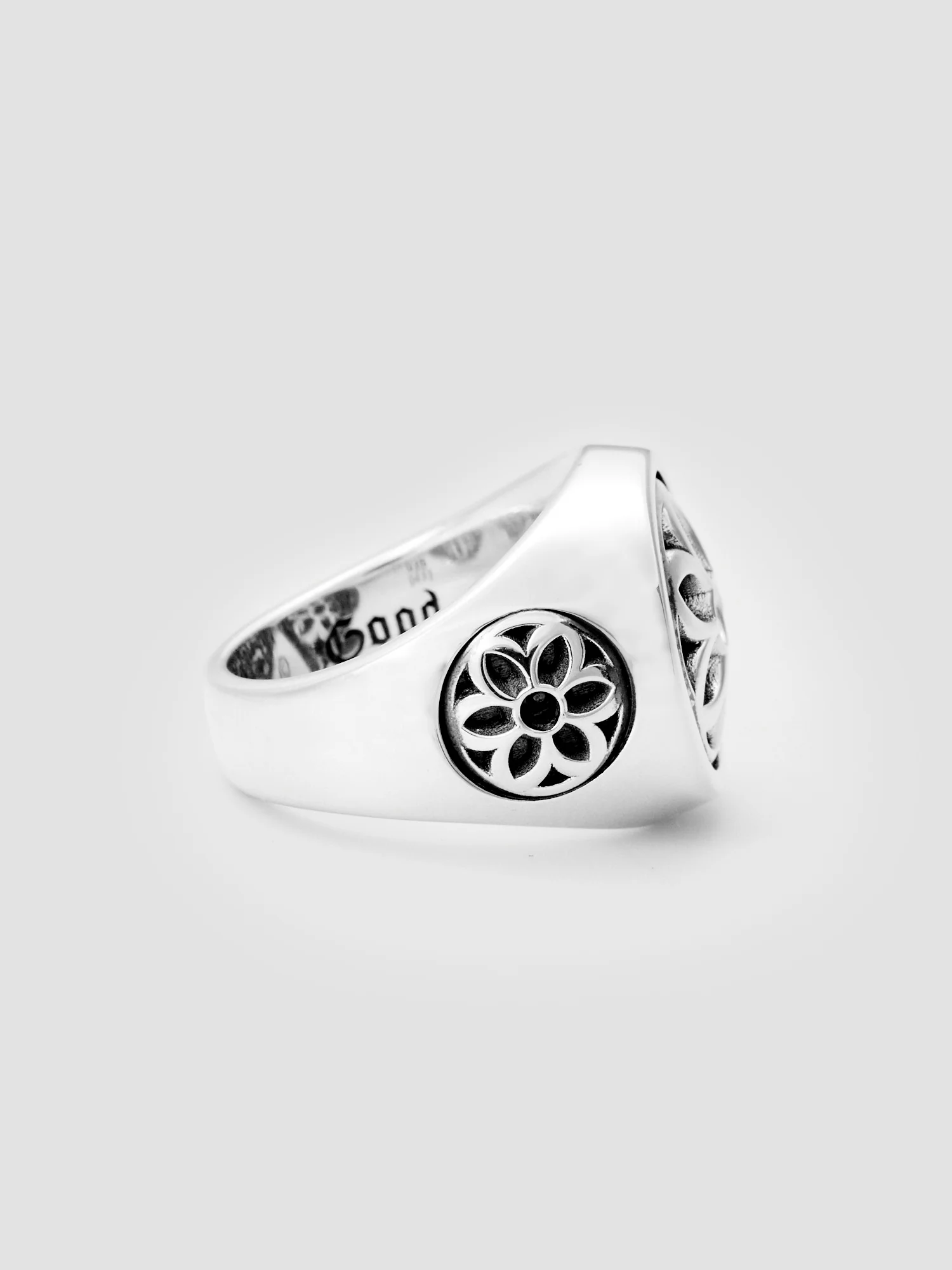 Medium Club Ring in Sterling Sliver - Image 6