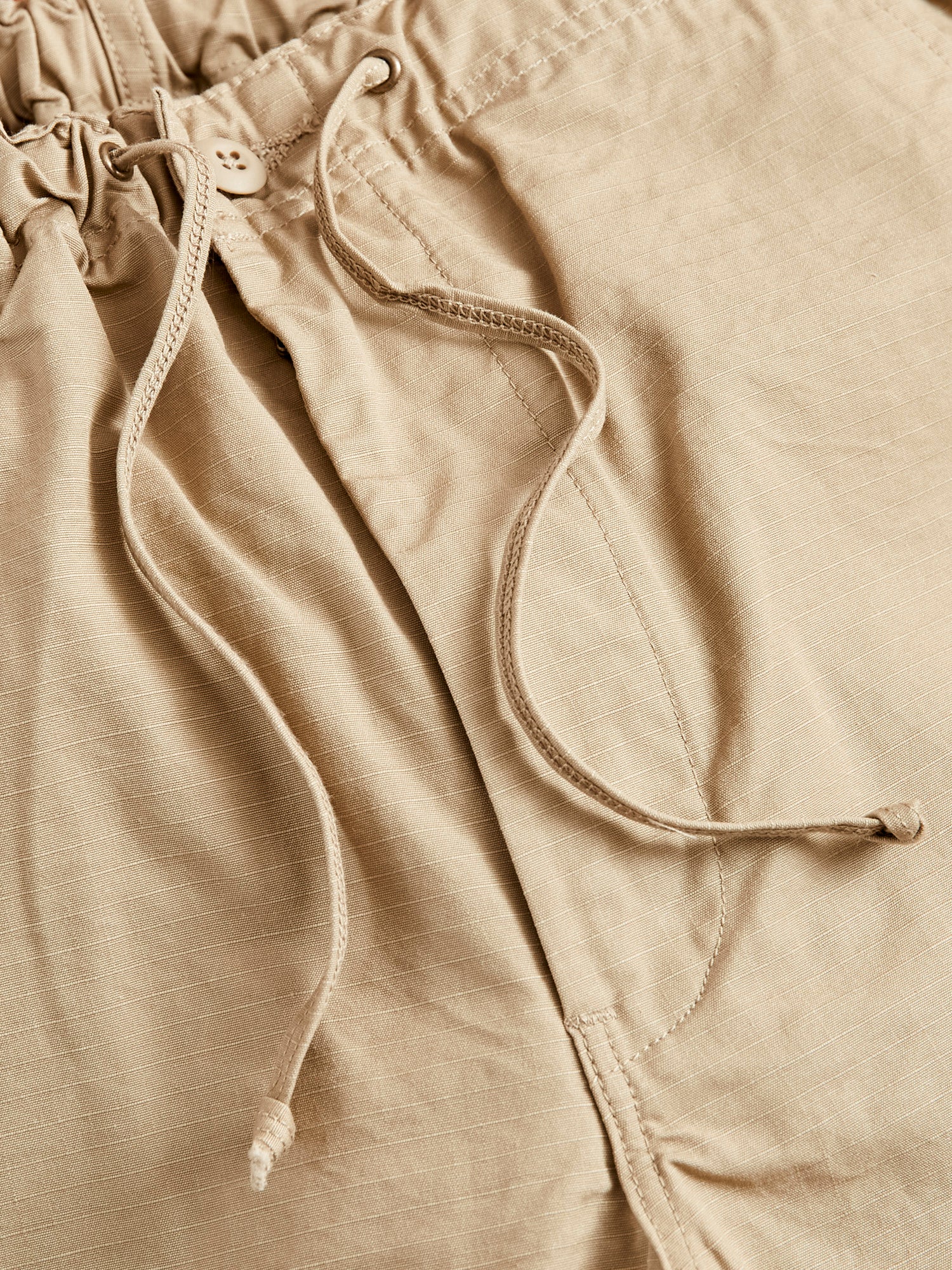 New Yorker Shorts in Beige Ripstop - Image 4
