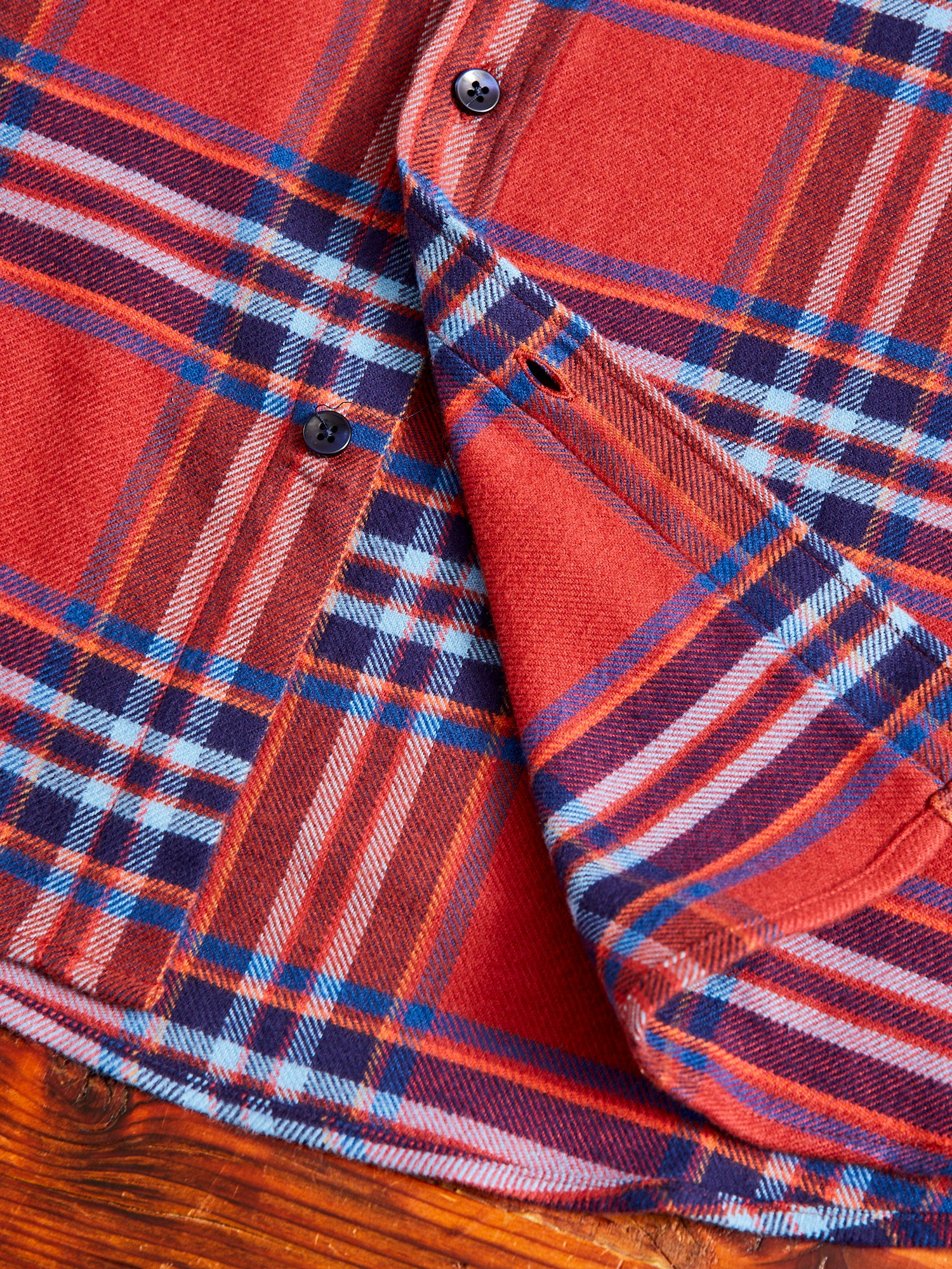 Pau Button-Up Shirt in Red - Image 7