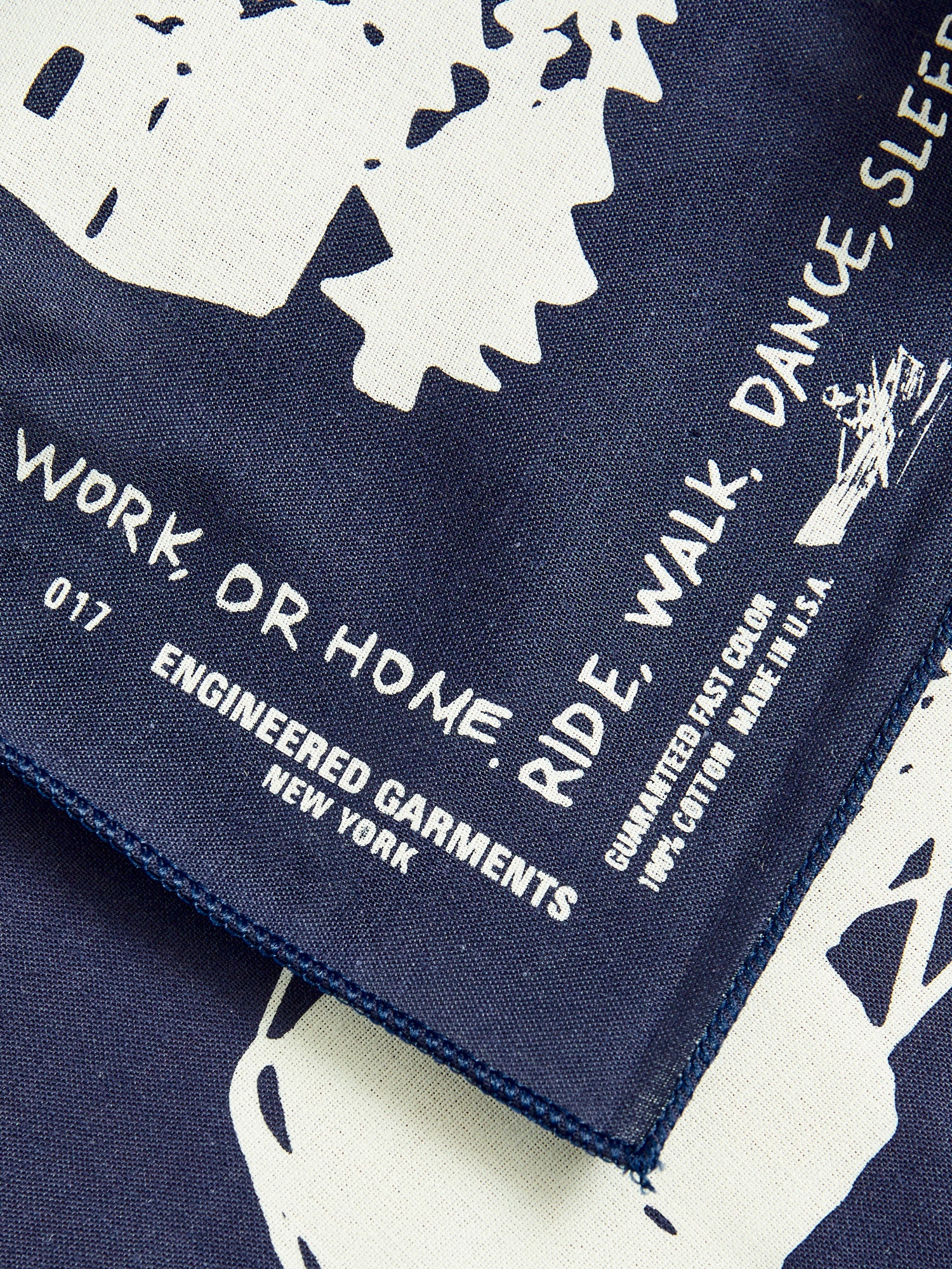 Printed Bandana in Navy Outdoors - Image 5