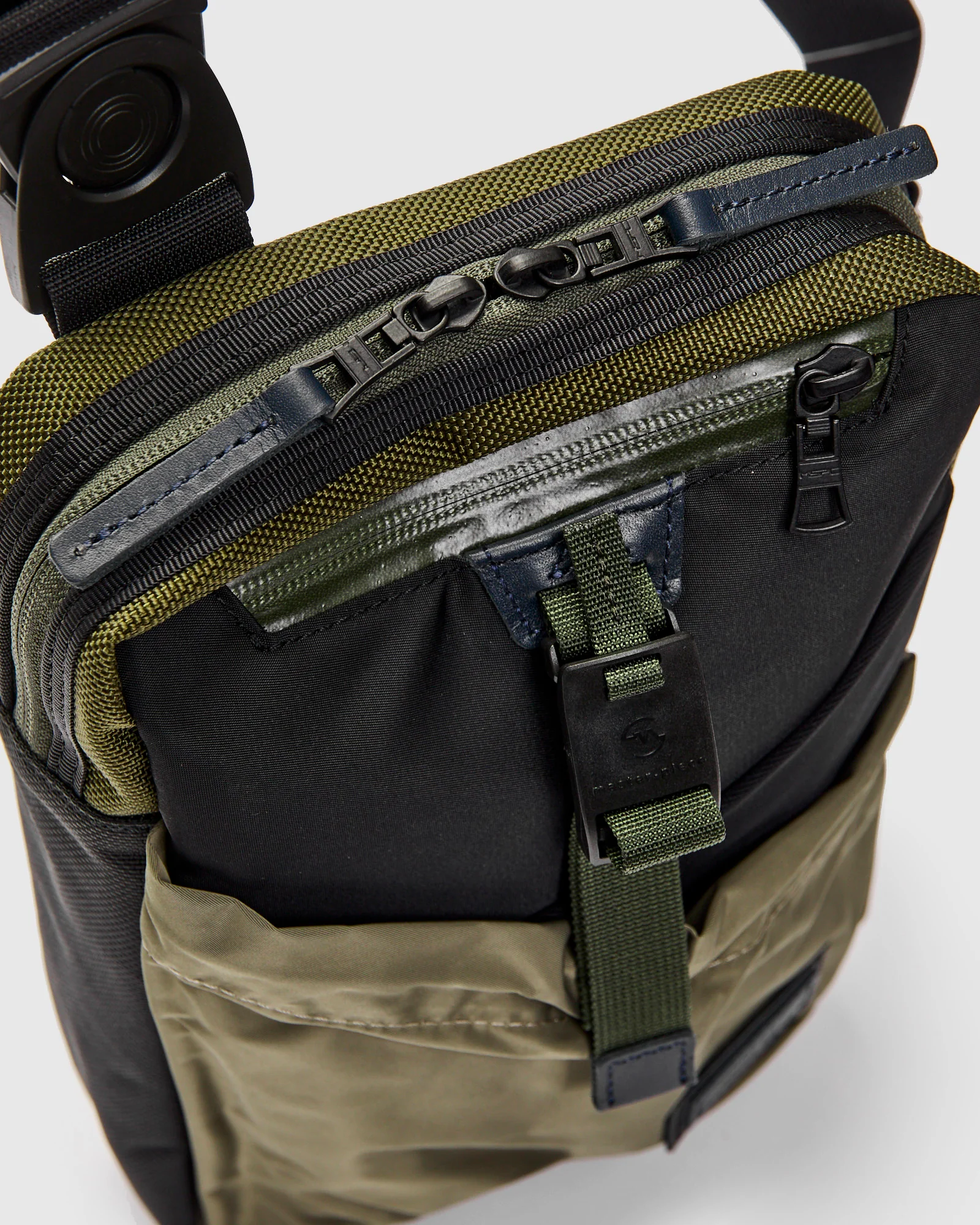 Scramble Shoulder Bag in Khaki - Image 3