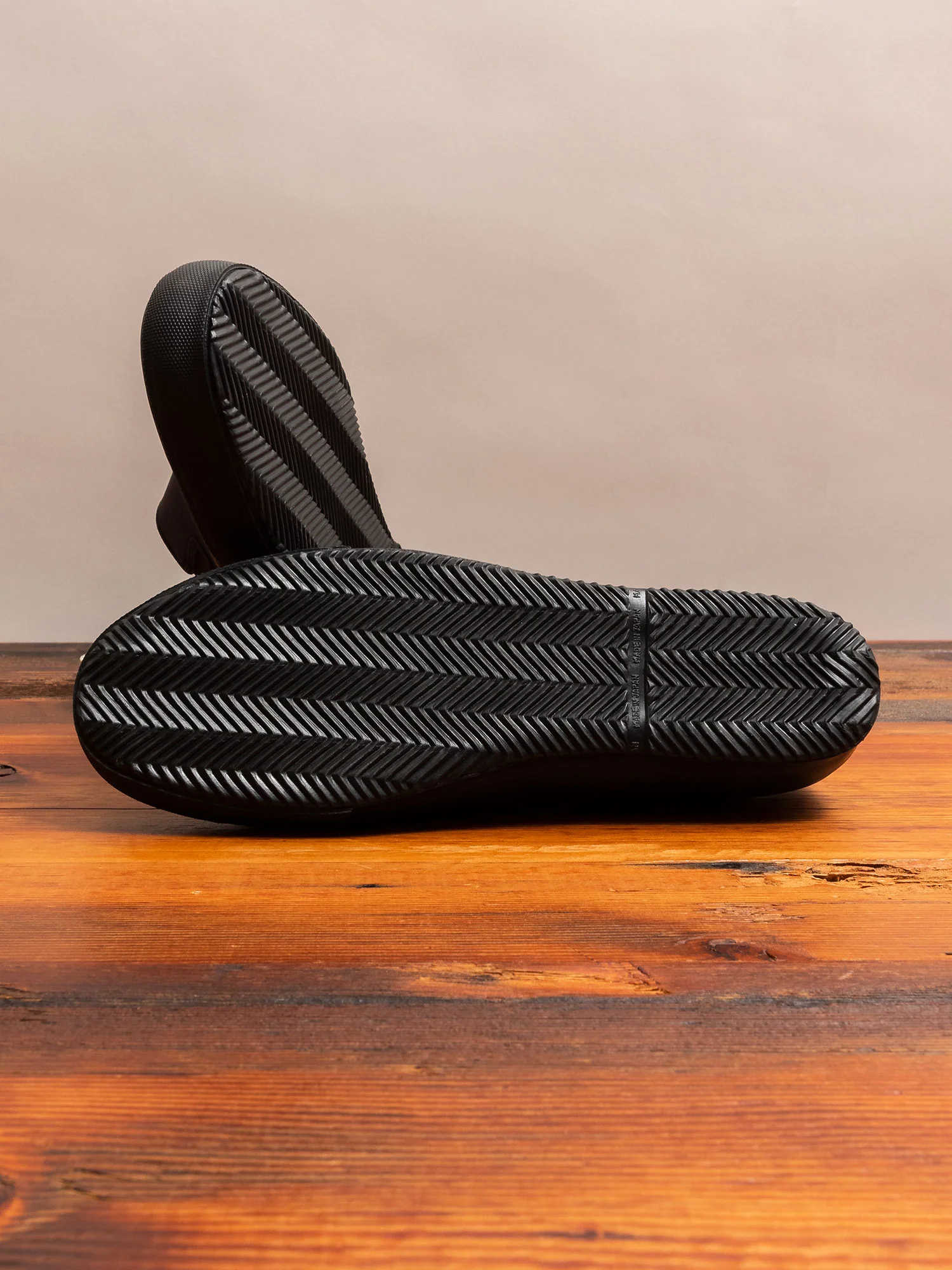 Sidegoa Slip-On Sneaker in Charcoal - Image 2
