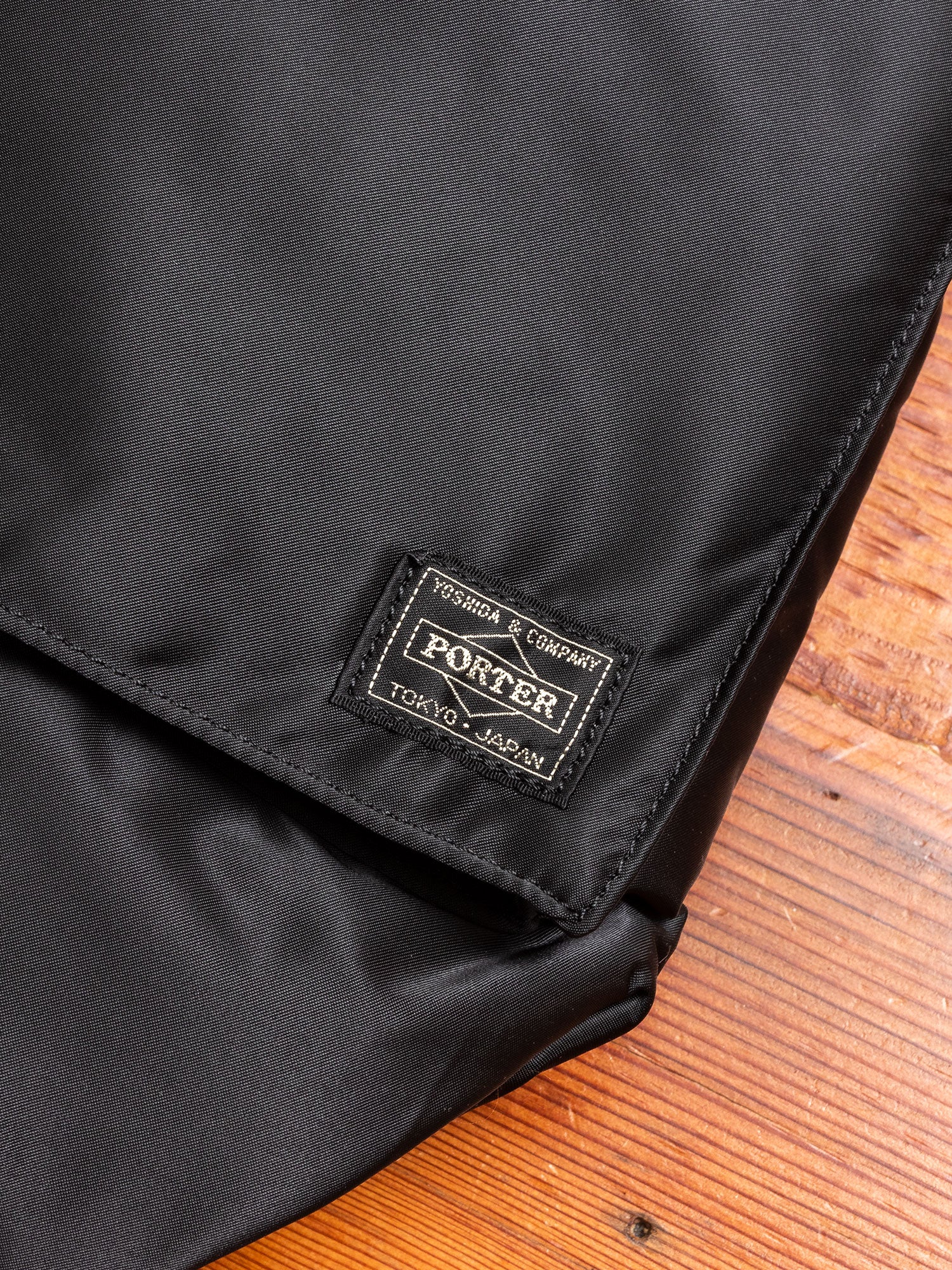 "Tanker" 2-Way Helmet Bag in Black - Image 2