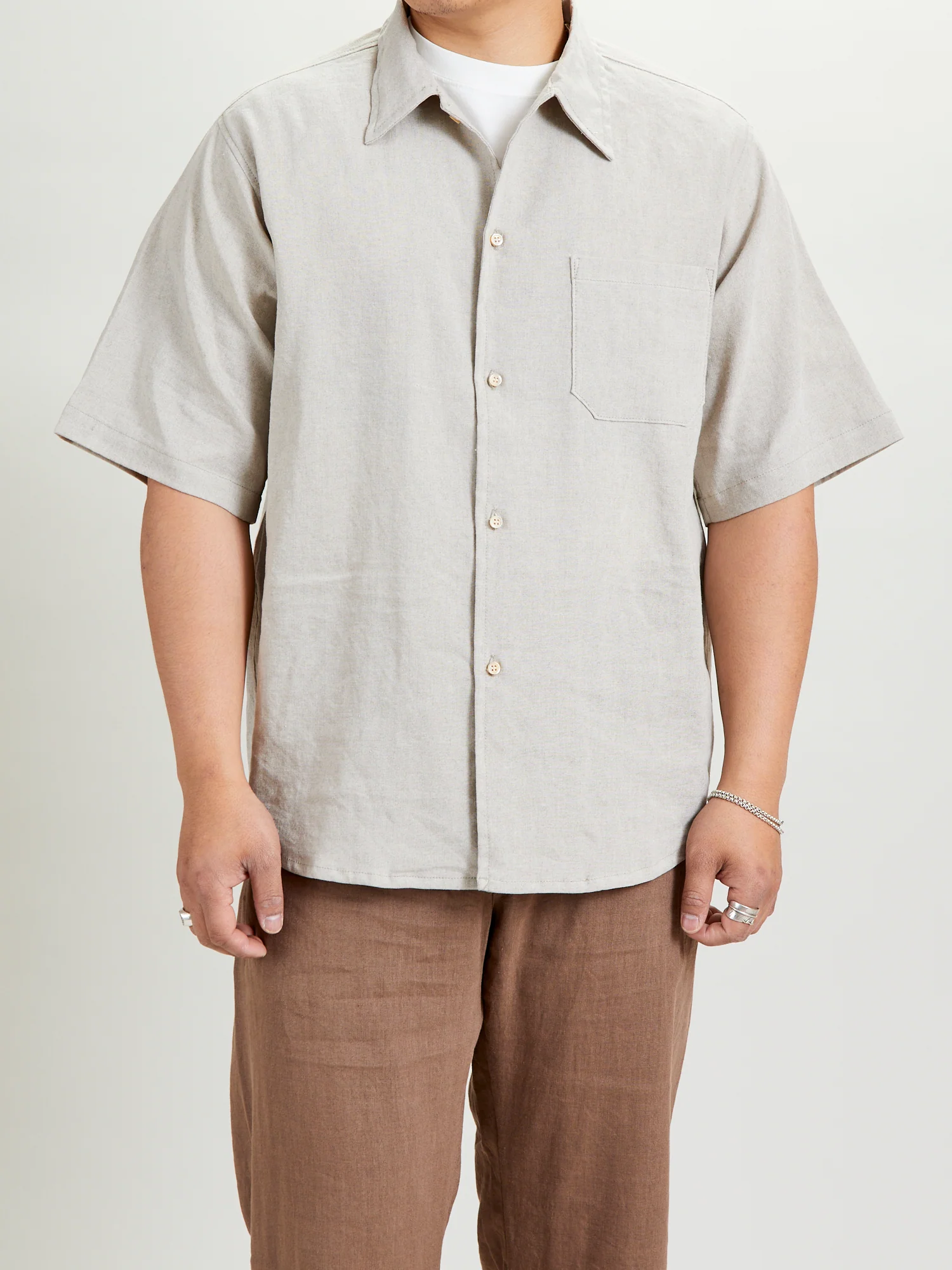 Wonder Linen Short-Sleeve Shirt in Beige - Image 2