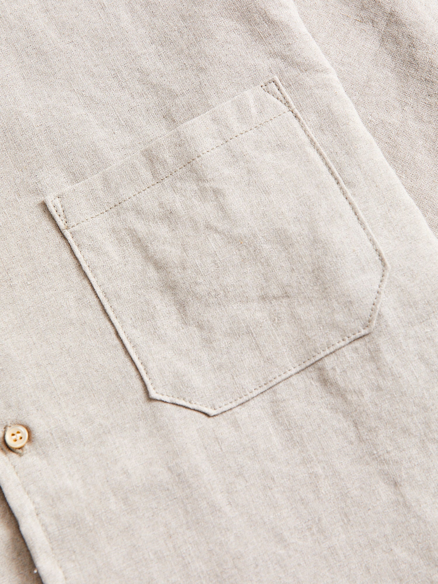 Wonder Linen Short-Sleeve Shirt in Beige - Image 4